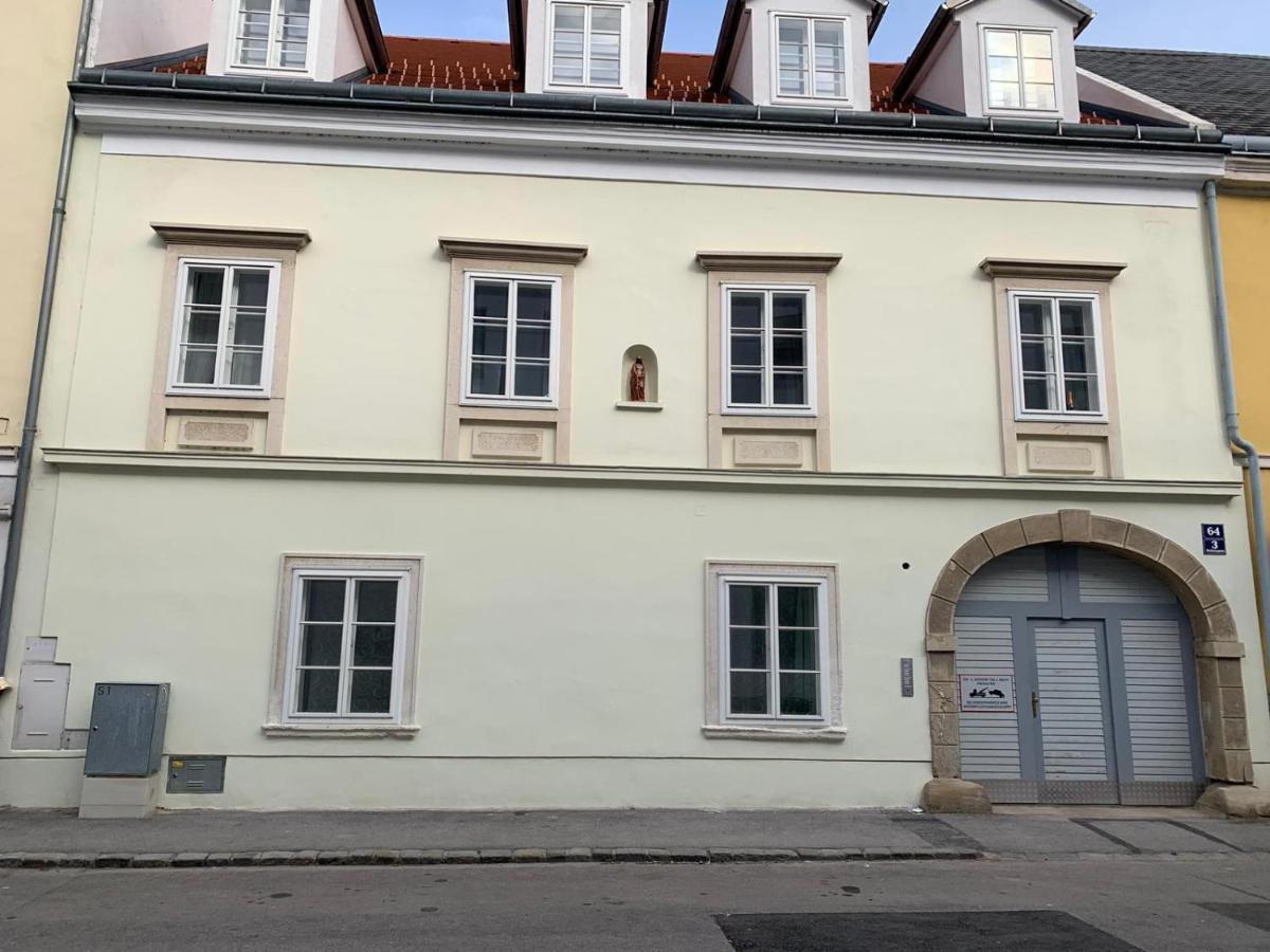Paky Appartements 00316 Bruck an der Leitha Bagian luar foto